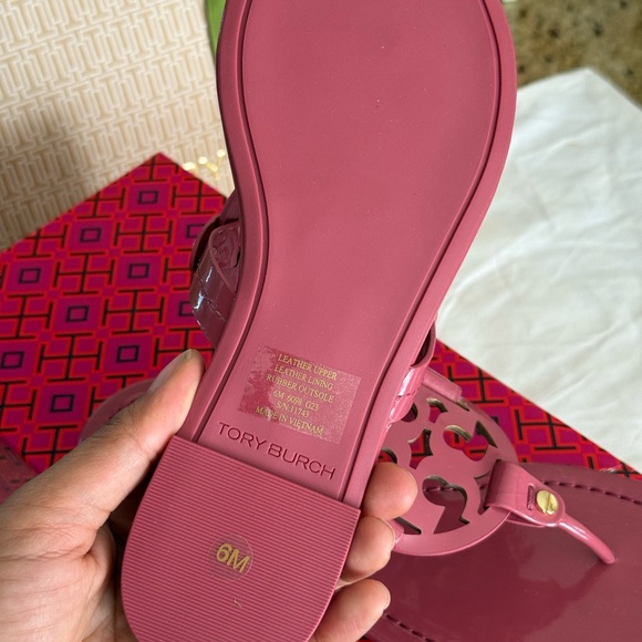 New Tory Burch miller patent leather sandals in washed berry color - Picture 5 of 8